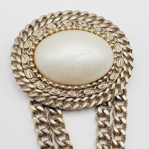 Vintage Gold Tone With White Cabochon Chain Swag Brooch Pin - Picture 2 of 4